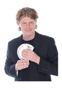 Le magicien Chrstiian Lavey présente régulièrement des spectacles de magie à Nancy et dans d'autres villes en France. Si vous désirez de louer un magicien à Nancy prenez contact avec le magicien.